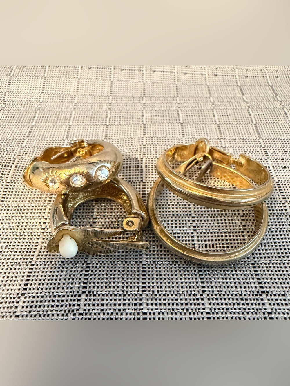 Vintage Gold-Tone Clip-On Hoop Earrings Set - Classic Women's Jewelry